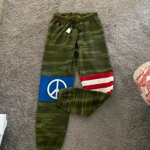Rare AN peace camo sweats .. NWT